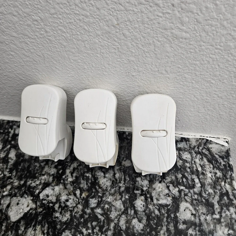 Glade‎ PlugIns Scented Oil Warmers white lot of 3 wall plug in